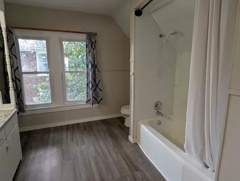 Bath - 1453 S Float Ave, Freeport, IL 61032 photo 1 of 3