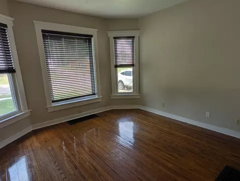 Living - 1453 S Float Ave, Freeport, IL 61032 photo 4 of 5