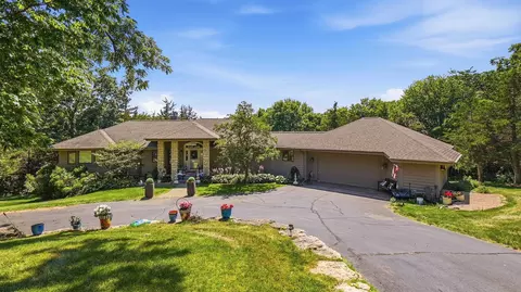 21 Harbor Dr, Galena, IL 61036