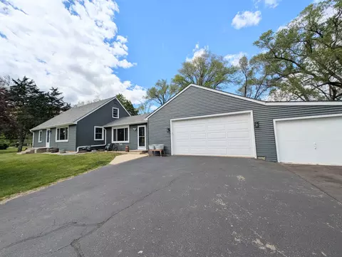 2915 W Rockton Rd, Rockton, IL 61072