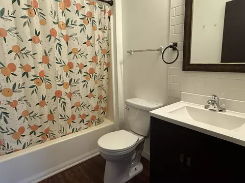 Bath - 1020 9th St, Harvard, IL 60033 photo 1 of 1