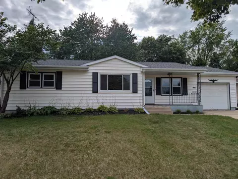 1324 Empire Ct, Freeport, IL 61032