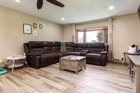 Living - 7018 Best Rd, Pecatonica, IL 61063 photo 2 of 3