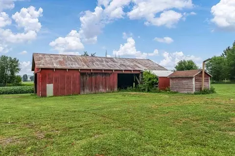 Exterior - 7018 Best Rd, Pecatonica, IL 61063 photo 7 of 10