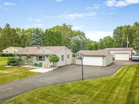 1398 Randall Dr, Rockford, IL 61108