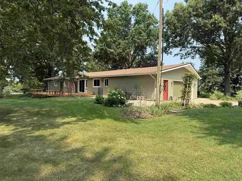Exterior - 2282 Shepard Dr, Freeport, IL 61032 photo 7 of 10