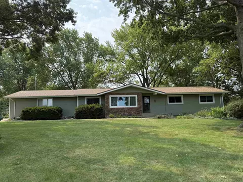 Exterior - 2282 Shepard Dr, Freeport, IL 61032 photo 2 of 10
