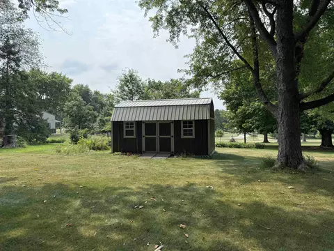 Exterior - 2282 Shepard Dr, Freeport, IL 61032 photo 5 of 10