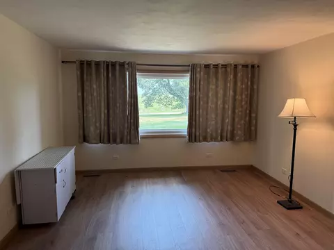 Living - 2282 Shepard Dr, Freeport, IL 61032 photo 1 of 6