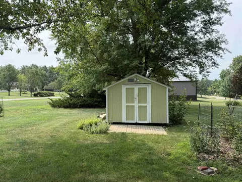 Exterior - 2282 Shepard Dr, Freeport, IL 61032 photo 8 of 10