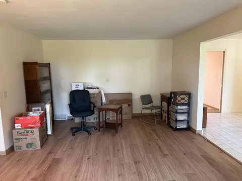 Living - 2282 Shepard Dr, Freeport, IL 61032 photo 2 of 6