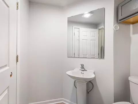 Bath - 1659 Larchmont Rd, Lake Summerset, IL 61019 photo 3 of 3