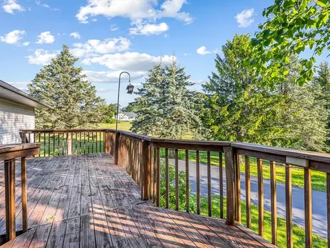 Exterior - 1659 Larchmont Rd, Lake Summerset, IL 61019 photo 4 of 8