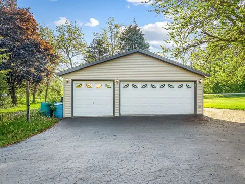 Exterior - 1659 Larchmont Rd, Lake Summerset, IL 61019 photo 2 of 8