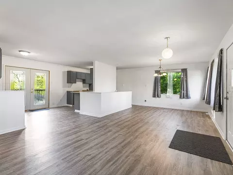 Living - 1659 Larchmont Rd, Lake Summerset, IL 61019 photo 4 of 5
