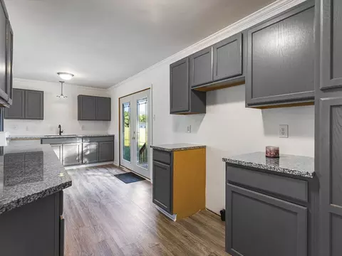 Kitchen - 1659 Larchmont Rd, Lake Summerset, IL 61019 photo 3 of 4