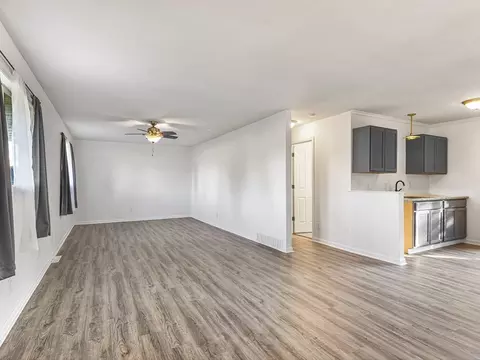 Living - 1659 Larchmont Rd, Lake Summerset, IL 61019 photo 2 of 5