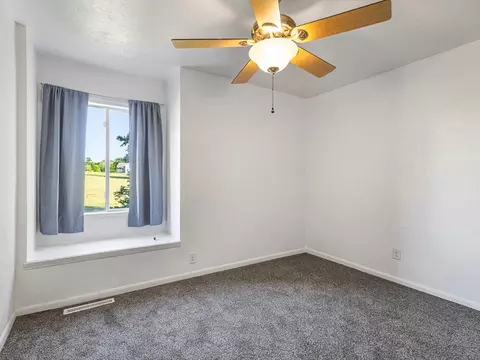 Bedroom - 1659 Larchmont Rd, Lake Summerset, IL 61019 photo 2 of 3