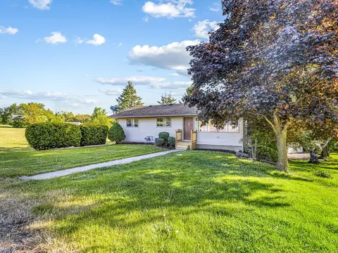 1659 Larchmont Rd, Lake Summerset, IL 61019