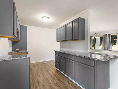 Kitchen - 1659 Larchmont Rd, Lake Summerset, IL 61019 photo 2 of 4
