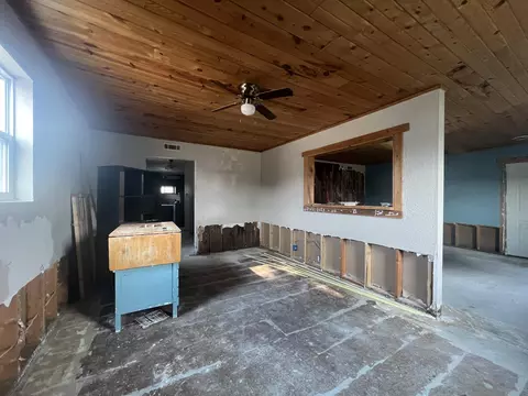 Living - 101 Main St, Leaf River, IL 61047 photo 1 of 2