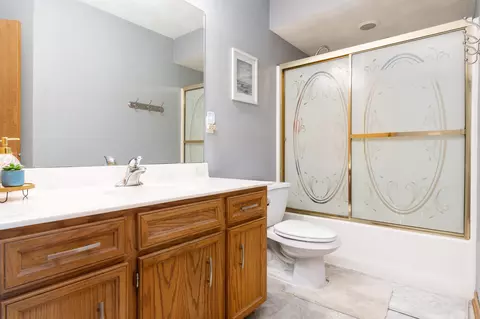 Bath - 6672 Lindbloom Ln, Cherry Valley, IL 61016 photo 3 of 4
