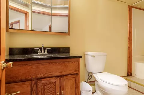 Bath - 6672 Lindbloom Ln, Cherry Valley, IL 61016 photo 4 of 4
