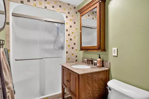 Bath - 7767 Northgate Rd, Roscoe, IL 61073 photo 2 of 2