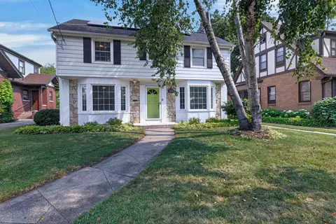 2126 Oaklawn Ave, Rockford, IL 61107