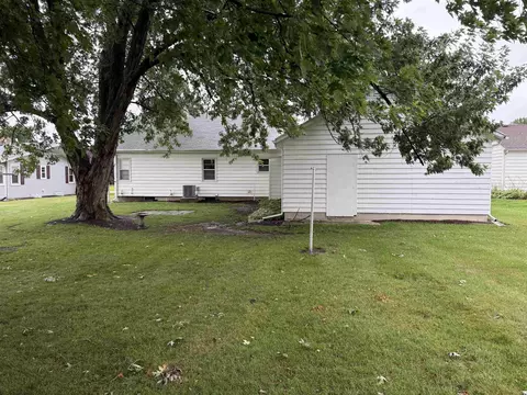 Exterior - 408 N Maple Ave, Forreston, IL 61030 photo 2 of 3