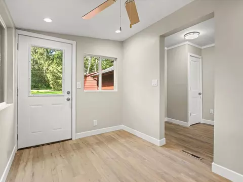 Entry Way - 3634 S Mill Rd, Cherry Valley, IL 61016 photo 2 of 4