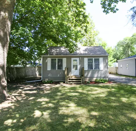 220 Shoreland Rd, Machesney Park, IL 61115