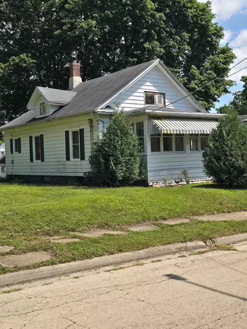 317 N Hinkley Ave, Rockford, IL 61101