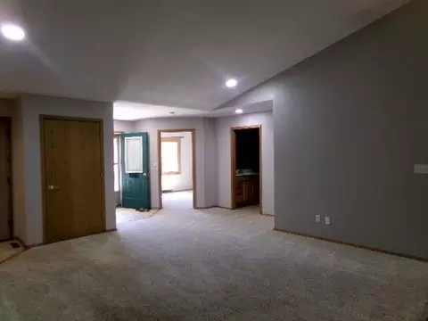 Living - 2080 Cherokee Ct, Freeport, IL 61032 photo 3 of 5