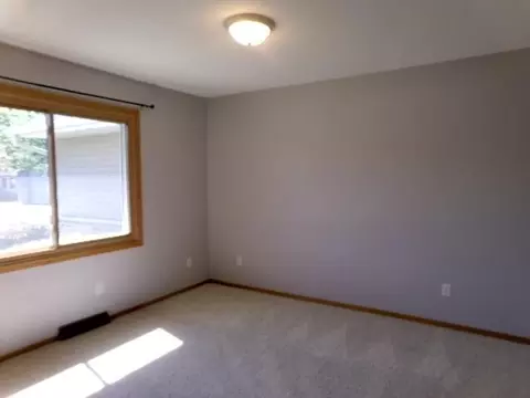Bedroom - 2080 Cherokee Ct, Freeport, IL 61032 photo 3 of 3