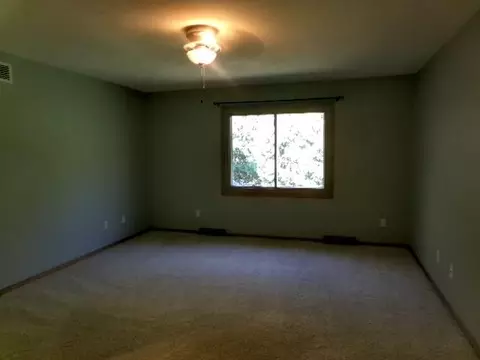 Bedroom - 2080 Cherokee Ct, Freeport, IL 61032 photo 2 of 3