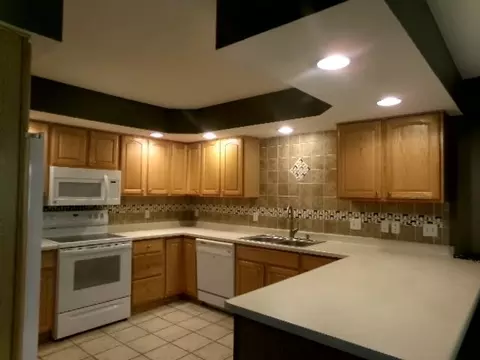 Kitchen - 2080 Cherokee Ct, Freeport, IL 61032 photo 2 of 2