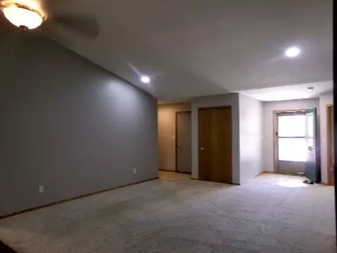 Living - 2080 Cherokee Ct, Freeport, IL 61032 photo 2 of 5