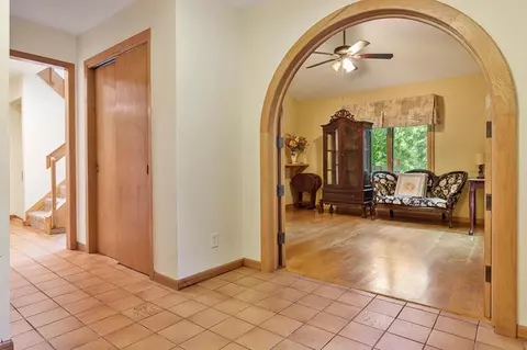 Entry Way - 8351 Snaresbrook Rd, Roscoe, IL 61073 photo 3 of 8