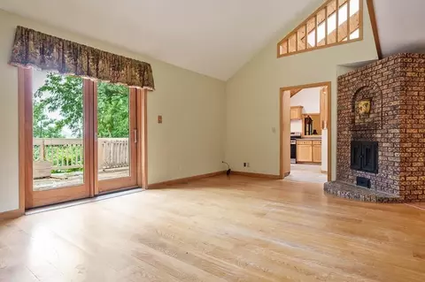 Living - 8351 Snaresbrook Rd, Roscoe, IL 61073 photo 8 of 12