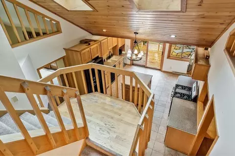 Entry Way - 8351 Snaresbrook Rd, Roscoe, IL 61073 photo 8 of 8