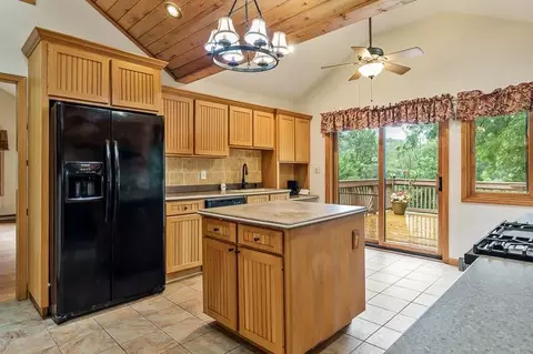 Kitchen - 8351 Snaresbrook Rd, Roscoe, IL 61073 photo 2 of 5