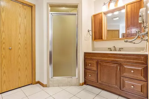Bath - 8351 Snaresbrook Rd, Roscoe, IL 61073 photo 1 of 6