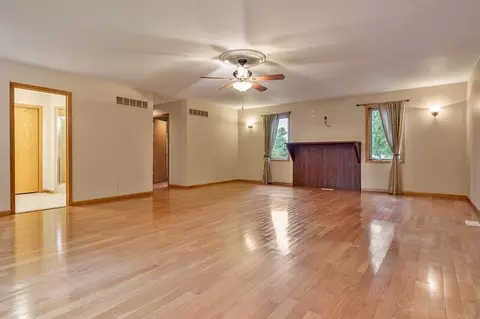 Living - 8351 Snaresbrook Rd, Roscoe, IL 61073 photo 12 of 12