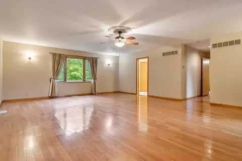 Living - 8351 Snaresbrook Rd, Roscoe, IL 61073 photo 11 of 12