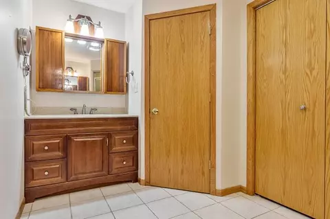 Bath - 8351 Snaresbrook Rd, Roscoe, IL 61073 photo 2 of 6