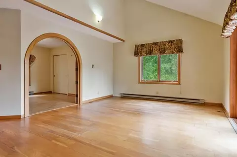 Living - 8351 Snaresbrook Rd, Roscoe, IL 61073 photo 10 of 12