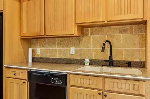 Kitchen - 8351 Snaresbrook Rd, Roscoe, IL 61073 photo 4 of 5
