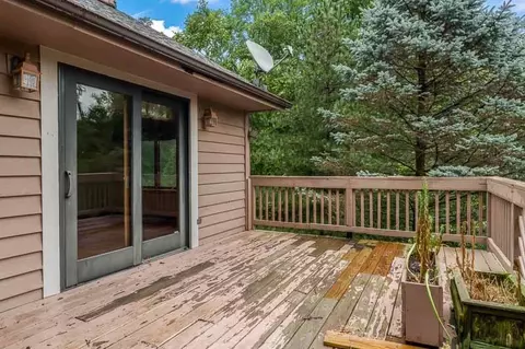 Exterior - 8351 Snaresbrook Rd, Roscoe, IL 61073 photo 7 of 13