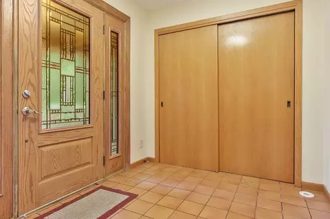Entry Way - 8351 Snaresbrook Rd, Roscoe, IL 61073 photo 4 of 8